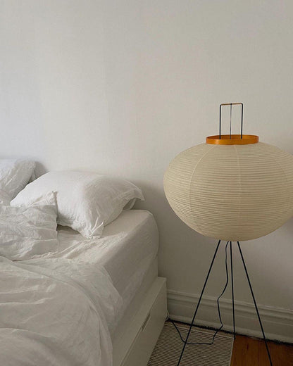 Lampadaire en papier de riz élégant – Éclairage sleek et stylé pour votre salon et votre chambre à coucher