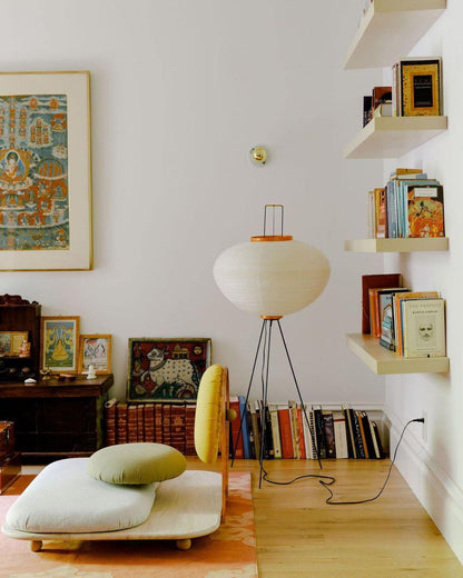 Lampadaire en papier de riz élégant – Éclairage sleek et stylé pour votre salon et votre chambre à coucher