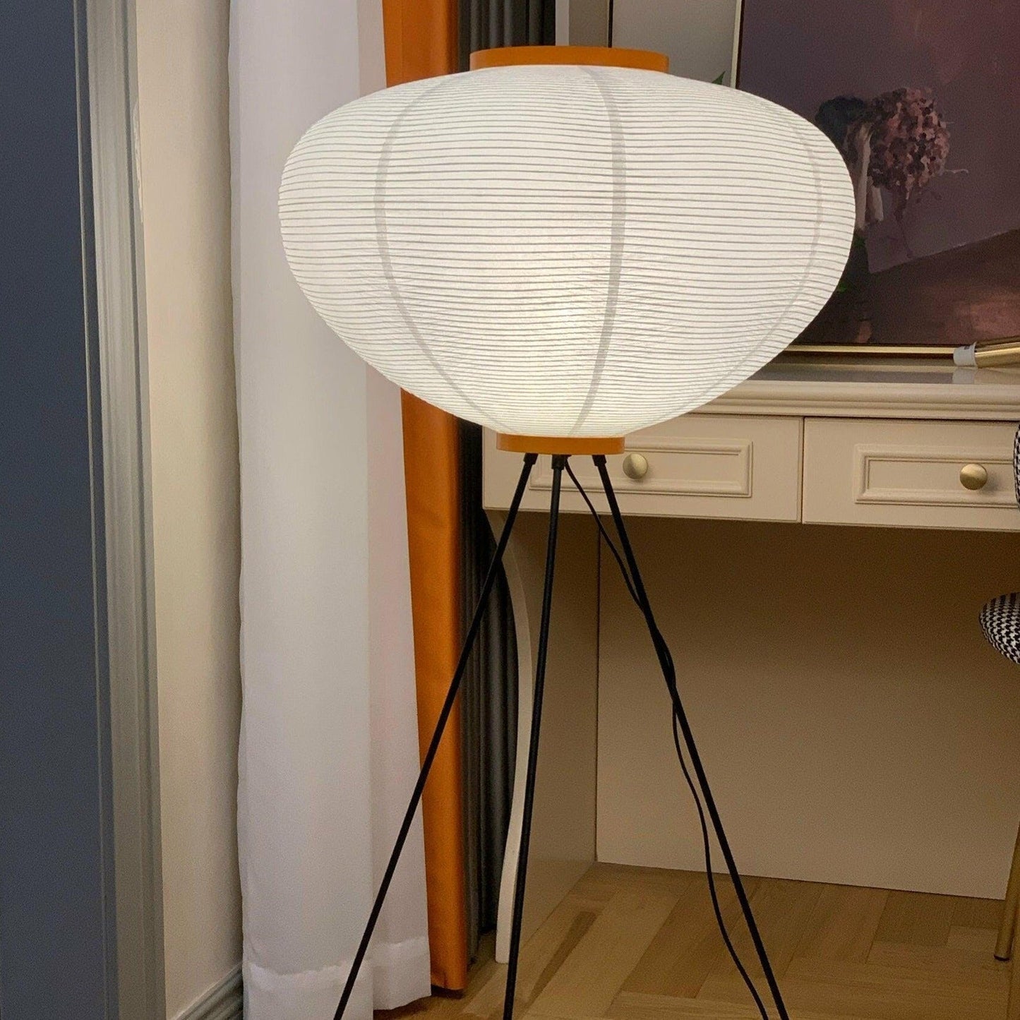 Lampadaire en papier de riz élégant – Éclairage sleek et stylé pour votre salon et votre chambre à coucher