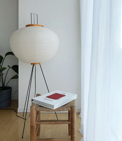 Lampadaire en papier de riz élégant – Éclairage sleek et stylé pour votre salon et votre chambre à coucher