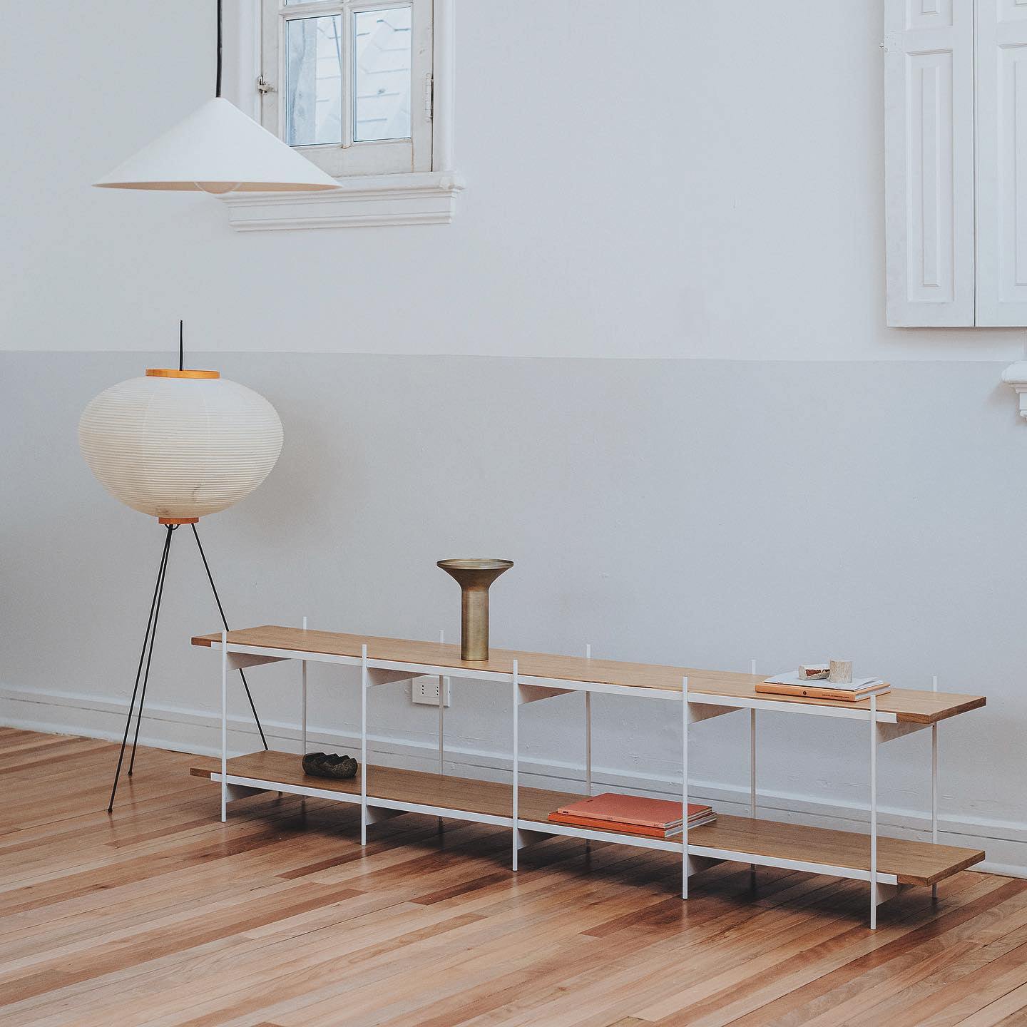 Lampadaire en papier de riz élégant – Éclairage sleek et stylé pour votre salon et votre chambre à coucher