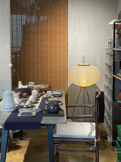 Lampadaire en papier de riz élégant – Éclairage sleek et stylé pour votre salon et votre chambre à coucher