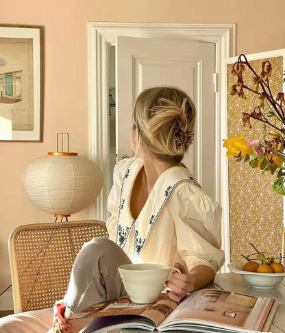 Lampadaire en papier de riz élégant – Éclairage sleek et stylé pour votre salon et votre chambre à coucher