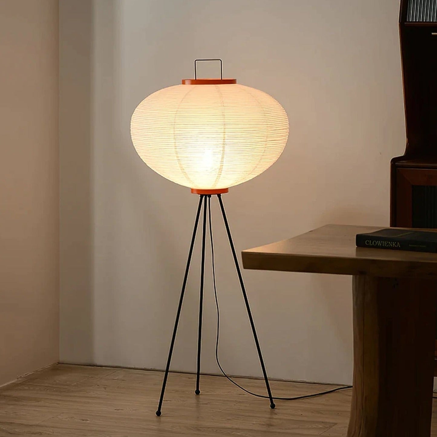 Lampadaire en papier de riz élégant – Éclairage sleek et stylé pour votre salon et votre chambre à coucher