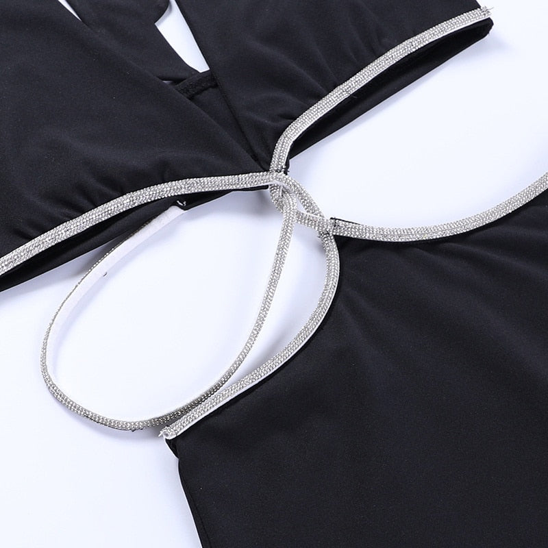 Robe Enveloppante Élégante en Polyester avec Détails en Rhinestones – Mode Artisanale