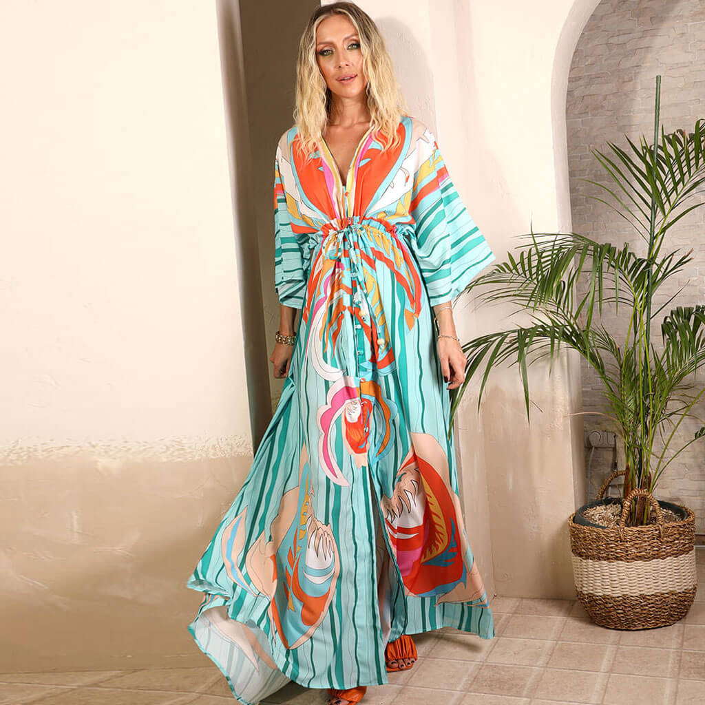 Robe Maxi Imprimée Abstraite Colorée avec Décolleté en V et Manches 3/4 – Élégance et Confort