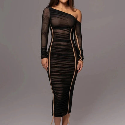 Klänning med diagonal krage i 100% polyester med elastan – elegant och bekväm