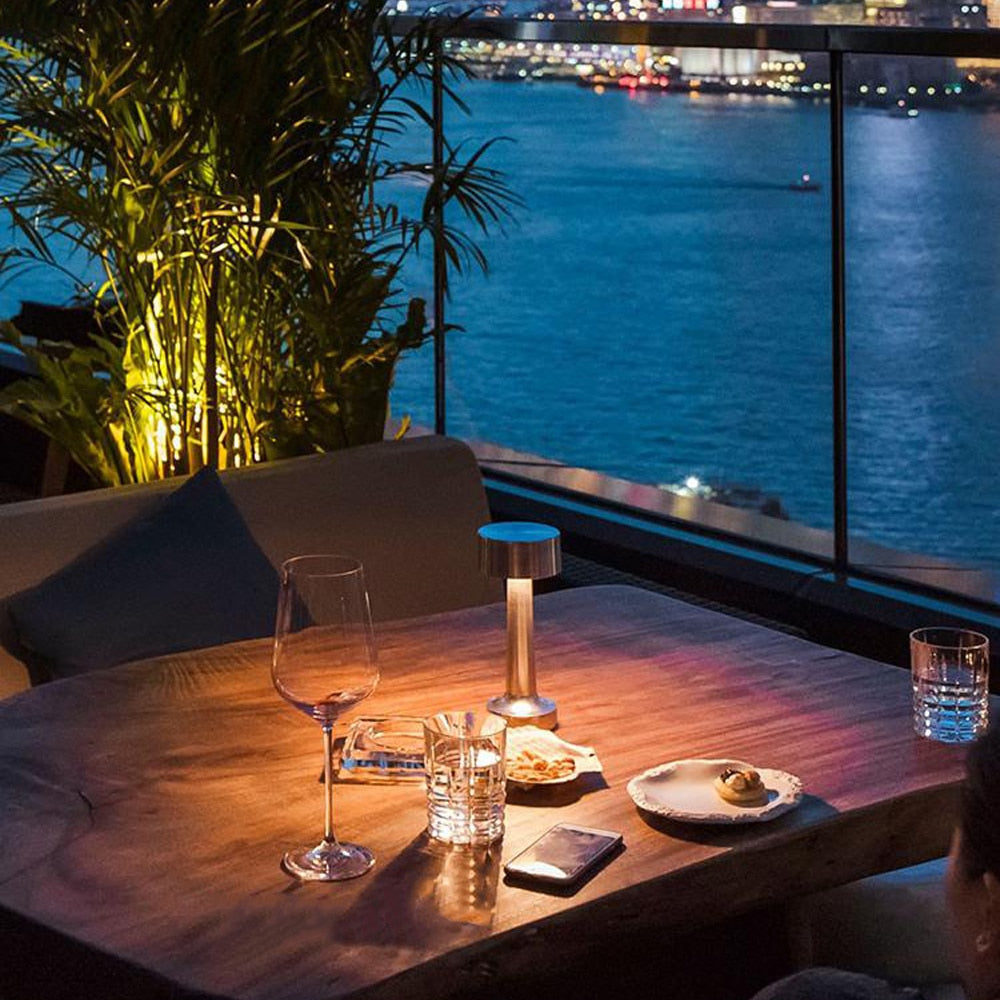 Elegante LuxGlow tafellamp - Aanpasbare dimbare LED-verlichting voor een verfijnde sfeer