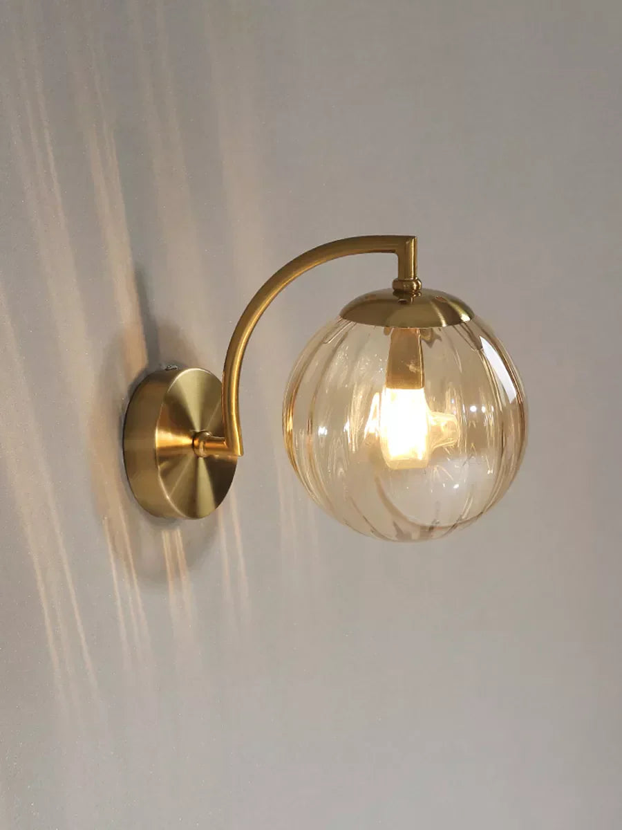Elegant vägglampa i glas – Omfamna modern elegans med ett mjukt omgivande ljus