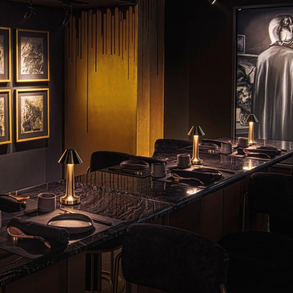 Elegante LuxGlow tafellamp - Aanpasbare dimbare LED-verlichting voor een verfijnde sfeer