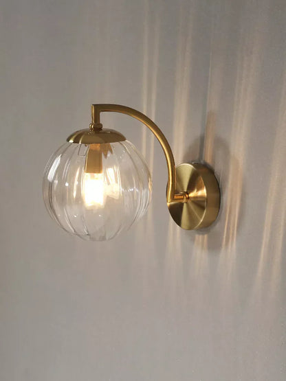 Elegant vägglampa i glas – Omfamna modern elegans med ett mjukt omgivande ljus