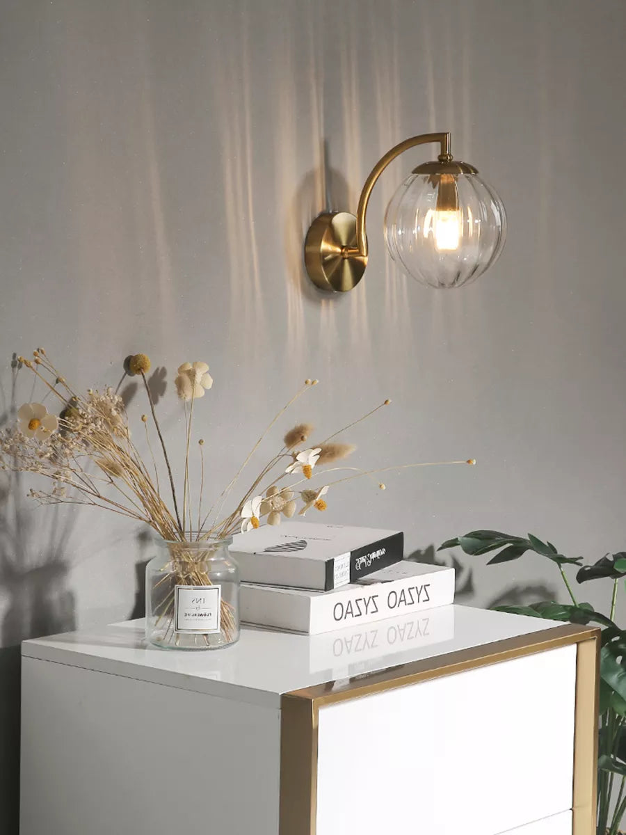Elegant vägglampa i glas – Omfamna modern elegans med ett mjukt omgivande ljus