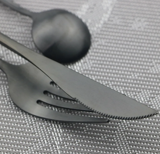 Set de couverts en acier inoxydable 36 pièces – Sophistiqué et durable