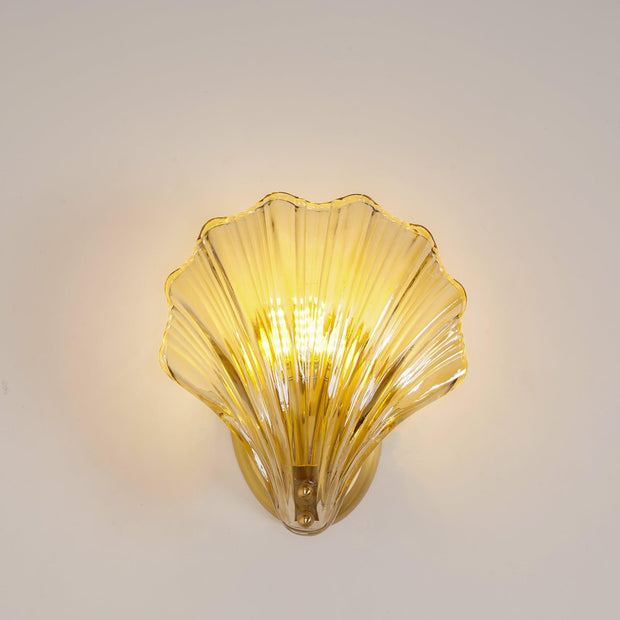 Wall sconce in brass and glass with a sleek design - Contemporary LED lighting with an artistic touch