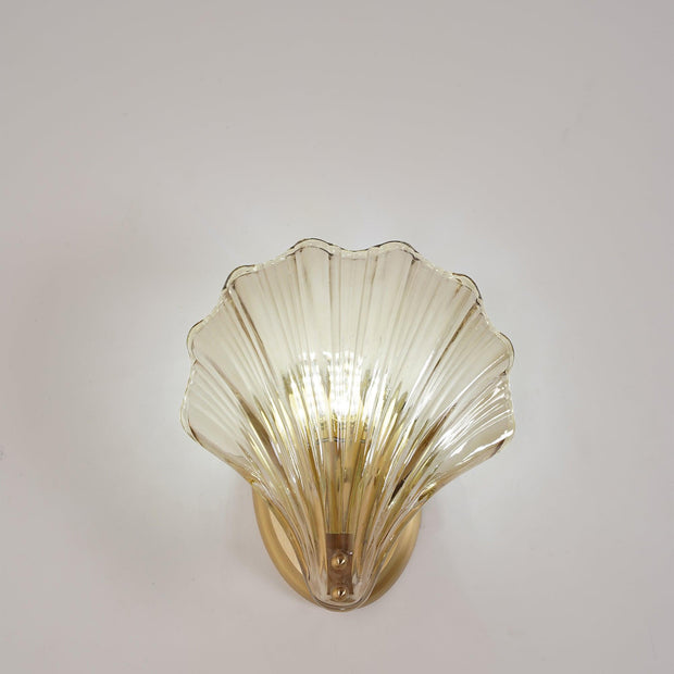 Wall sconce in brass and glass with a sleek design - Contemporary LED lighting with an artistic touch