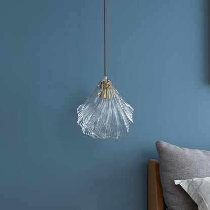 Suspension Chic Mini Coquille – Élégant luminaire en verre et laiton