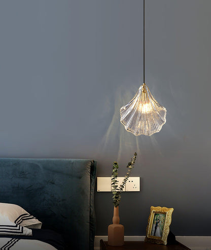 Suspension Chic Mini Coquille – Élégant luminaire en verre et laiton