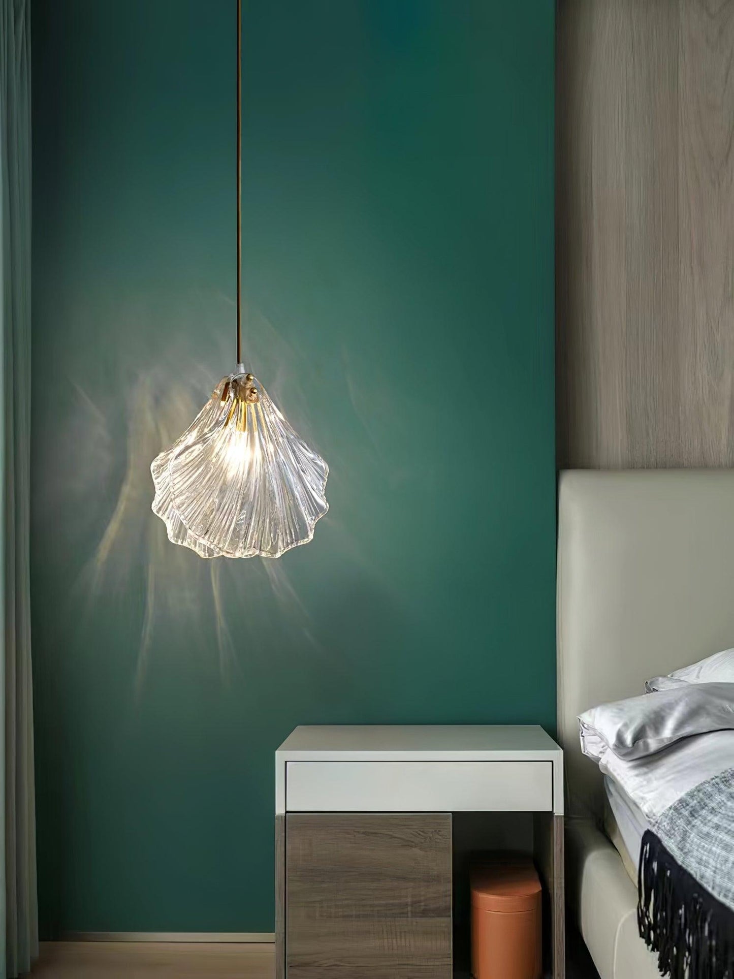 Suspension Chic Mini Coquille – Élégant luminaire en verre et laiton
