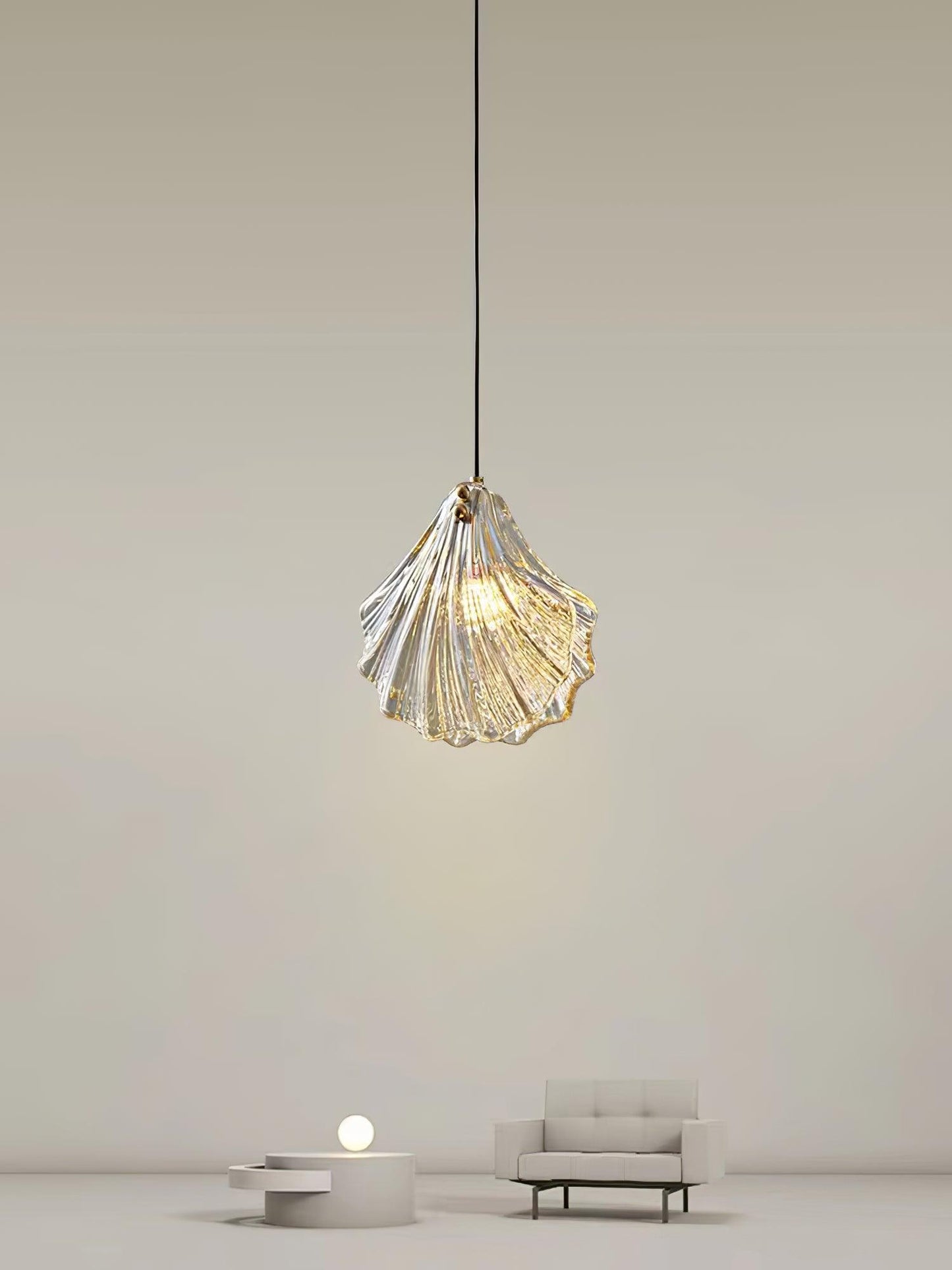 Suspension Chic Mini Coquille – Élégant luminaire en verre et laiton