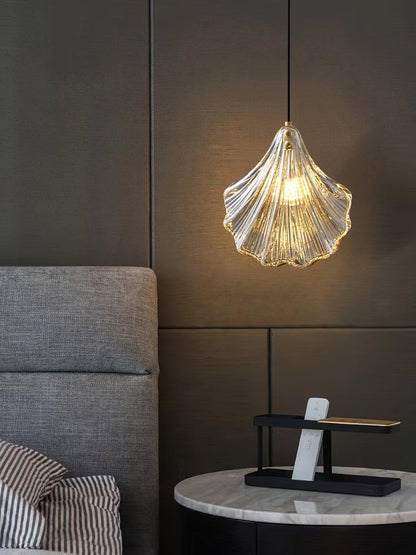 Suspension Chic Mini Coquille – Élégant luminaire en verre et laiton