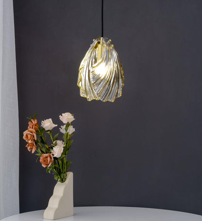 Suspension Chic Mini Coquille – Élégant luminaire en verre et laiton