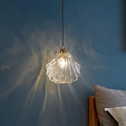 Suspension Chic Mini Coquille – Élégant luminaire en verre et laiton