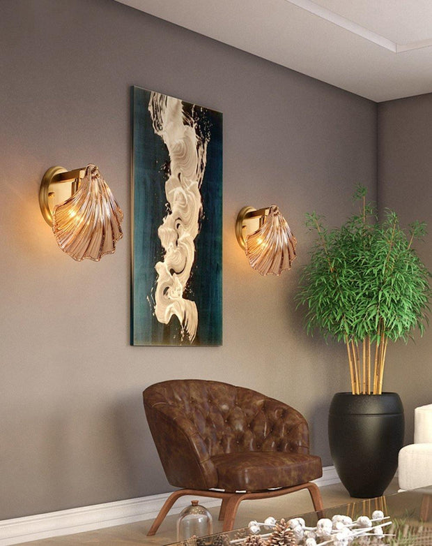 Wall sconce in brass and glass with a sleek design - Contemporary LED lighting with an artistic touch