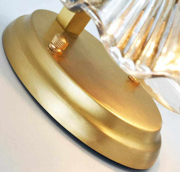 Wall sconce in brass and glass with a sleek design - Contemporary LED lighting with an artistic touch