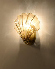 Wall sconce in brass and glass with a sleek design - Contemporary LED lighting with an artistic touch