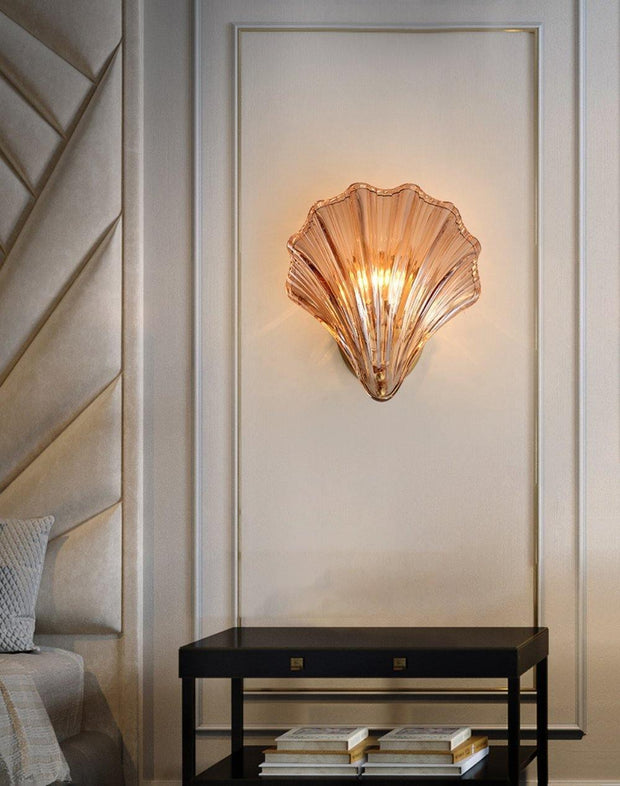 Wall sconce in brass and glass with a sleek design - Contemporary LED lighting with an artistic touch