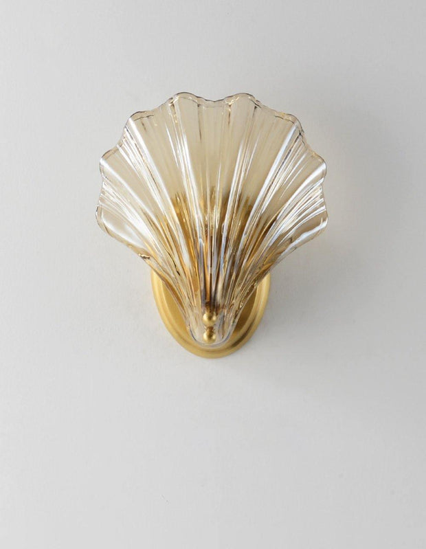 Wall sconce in brass and glass with a sleek design - Contemporary LED lighting with an artistic touch