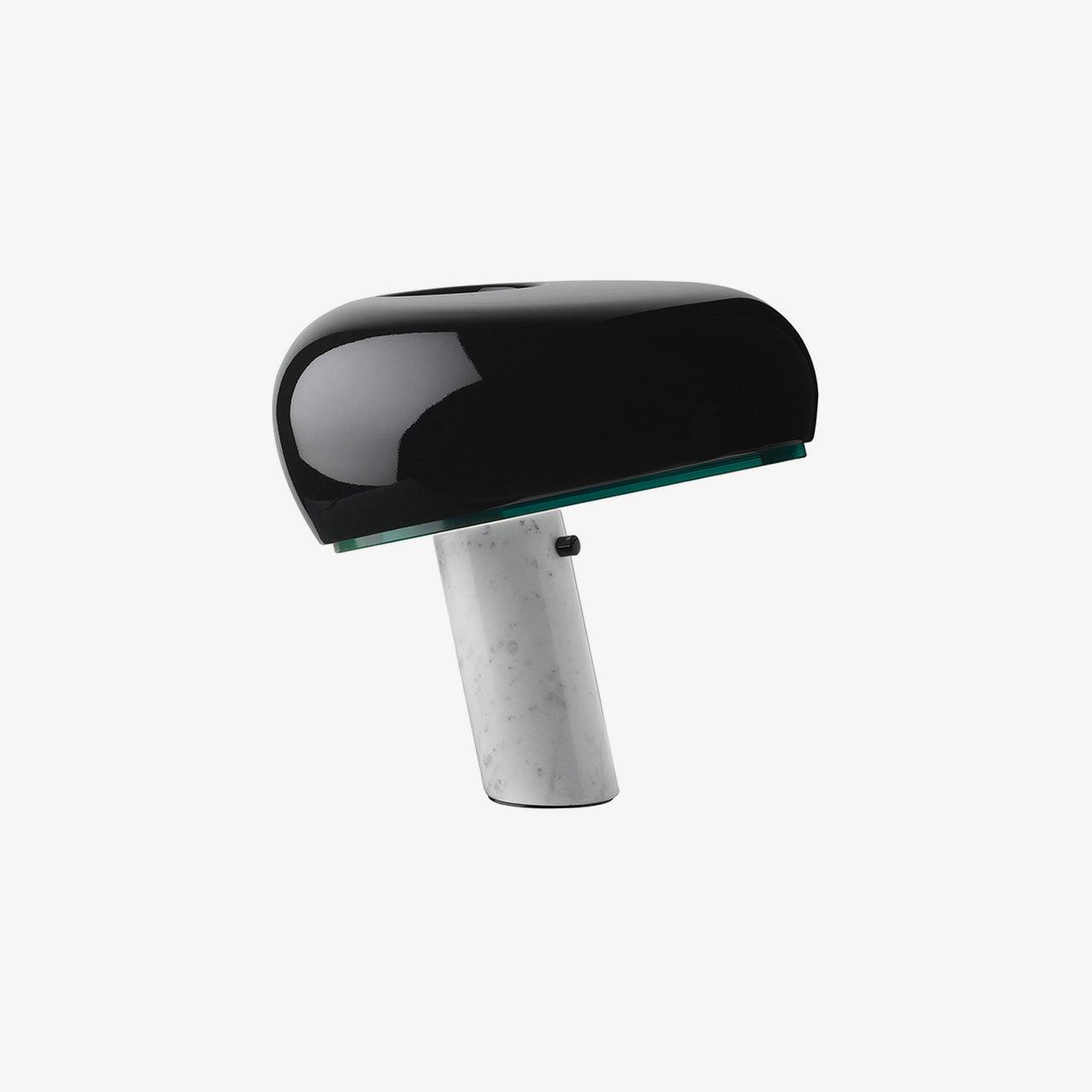 Verfijnde tafellamp van Carrara-marmer en metaal met modern LED-ontwerp