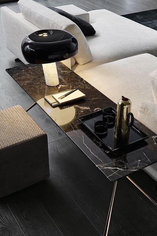 Verfijnde tafellamp van Carrara-marmer en metaal met modern LED-ontwerp