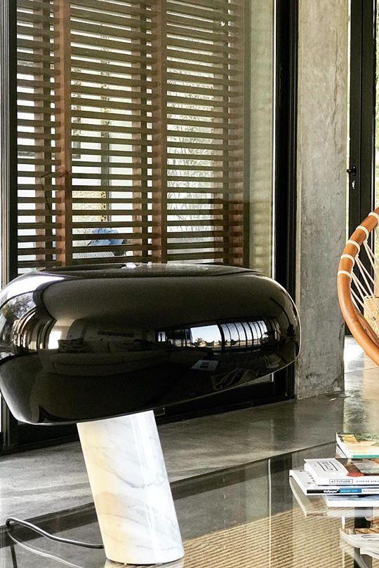 Verfijnde tafellamp van Carrara-marmer en metaal met modern LED-ontwerp