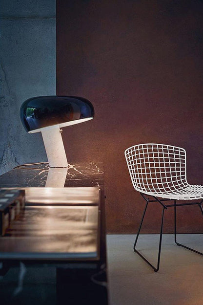 Verfijnde tafellamp van Carrara-marmer en metaal met modern LED-ontwerp