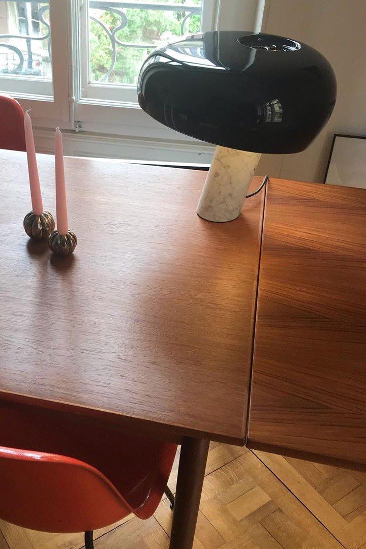 Verfijnde tafellamp van Carrara-marmer en metaal met modern LED-ontwerp