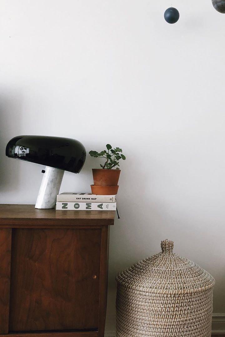 Verfijnde tafellamp van Carrara-marmer en metaal met modern LED-ontwerp