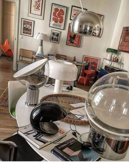 Verfijnde tafellamp van Carrara-marmer en metaal met modern LED-ontwerp