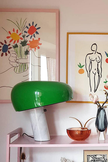 Verfijnde tafellamp van Carrara-marmer en metaal met modern LED-ontwerp