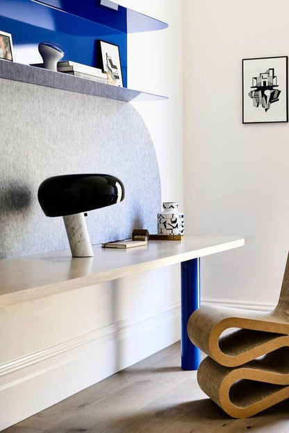 Verfijnde tafellamp van Carrara-marmer en metaal met modern LED-ontwerp