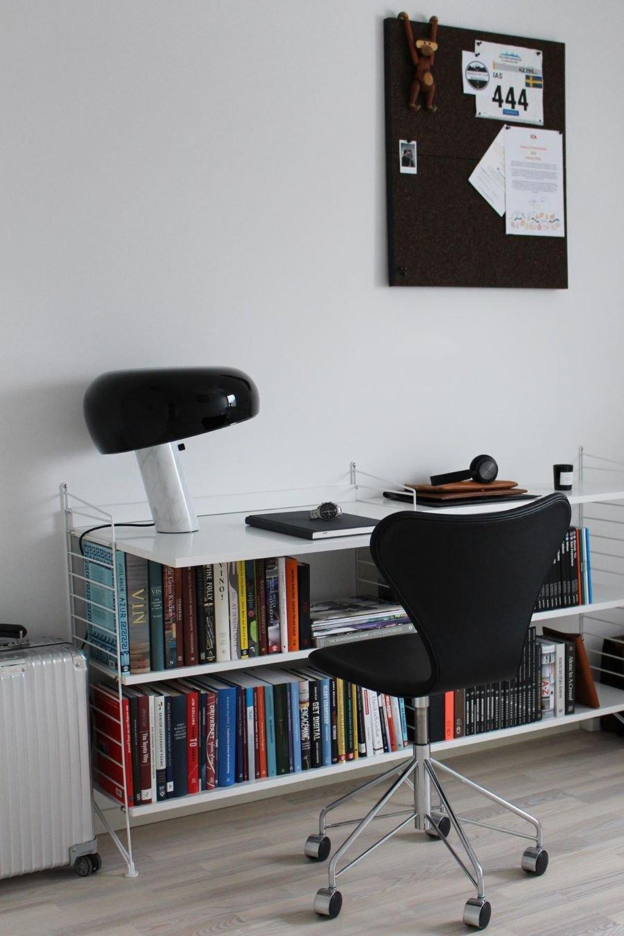 Verfijnde tafellamp van Carrara-marmer en metaal met modern LED-ontwerp