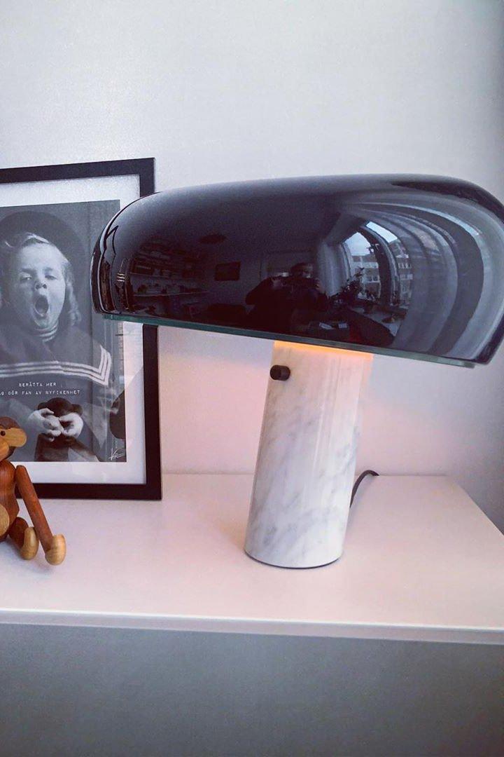 Verfijnde tafellamp van Carrara-marmer en metaal met modern LED-ontwerp