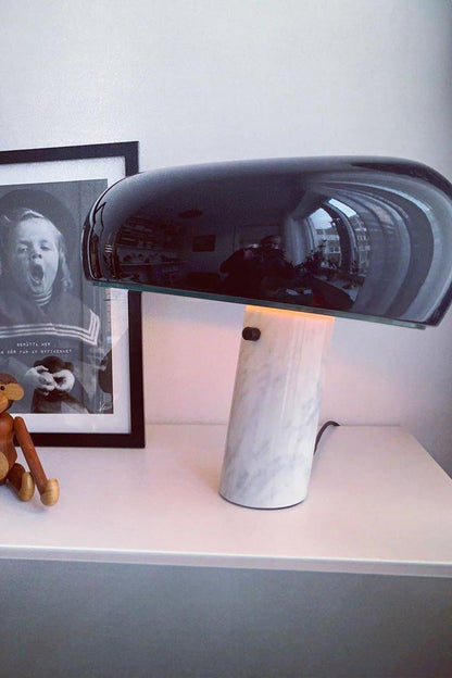 Verfijnde tafellamp van Carrara-marmer en metaal met modern LED-ontwerp