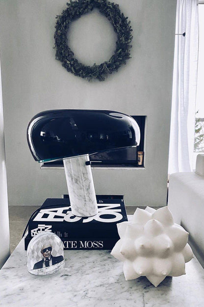 Verfijnde tafellamp van Carrara-marmer en metaal met modern LED-ontwerp