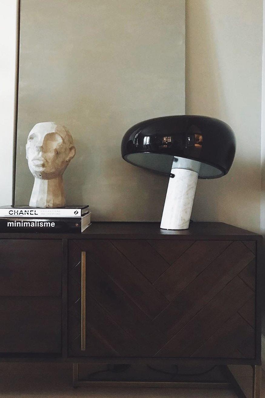 Verfijnde tafellamp van Carrara-marmer en metaal met modern LED-ontwerp