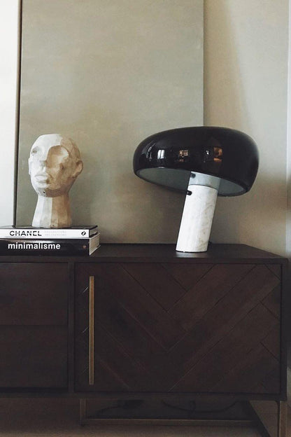 Verfijnde tafellamp van Carrara-marmer en metaal met modern LED-ontwerp