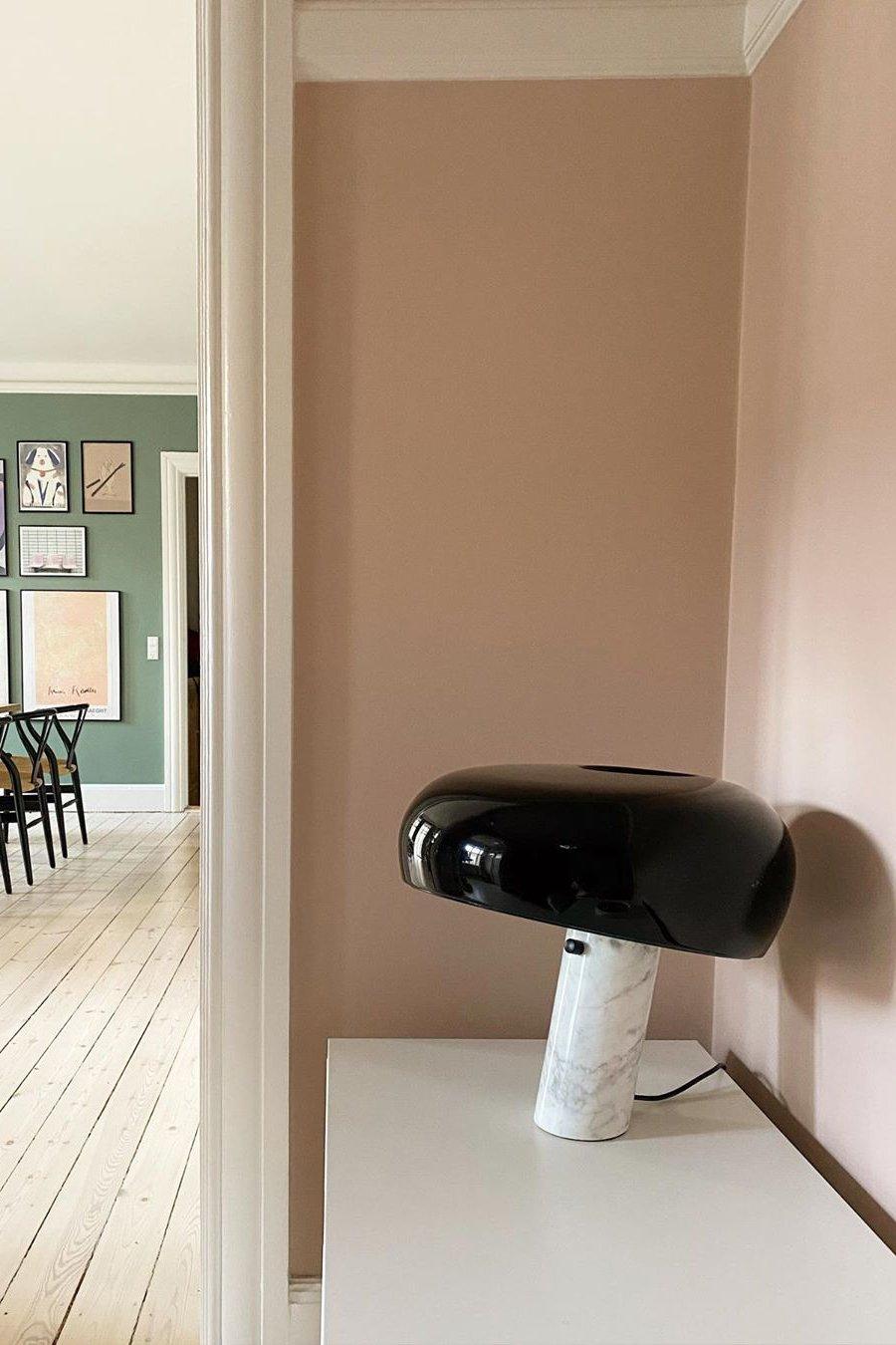 Verfijnde tafellamp van Carrara-marmer en metaal met modern LED-ontwerp