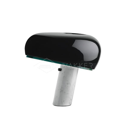 Verfijnde tafellamp van Carrara-marmer en metaal met modern LED-ontwerp