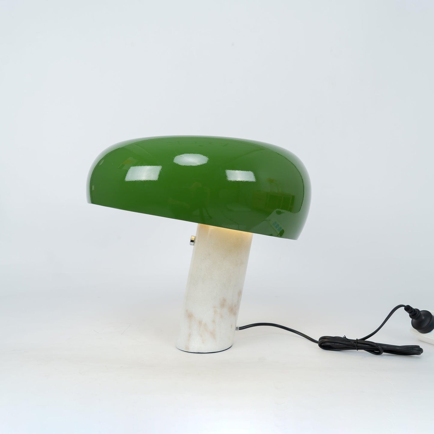 Verfijnde tafellamp van Carrara-marmer en metaal met modern LED-ontwerp