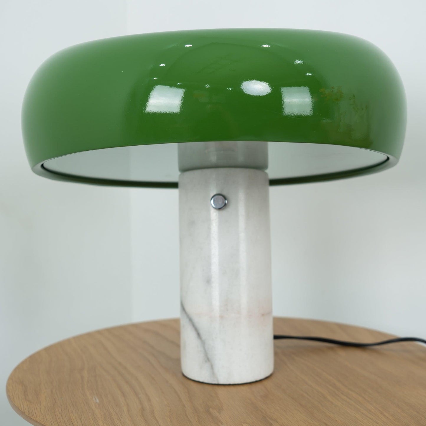 Verfijnde tafellamp van Carrara-marmer en metaal met modern LED-ontwerp